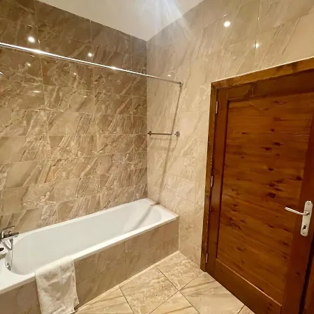 Seafront With Balcony Overlooking Marina Apartamento